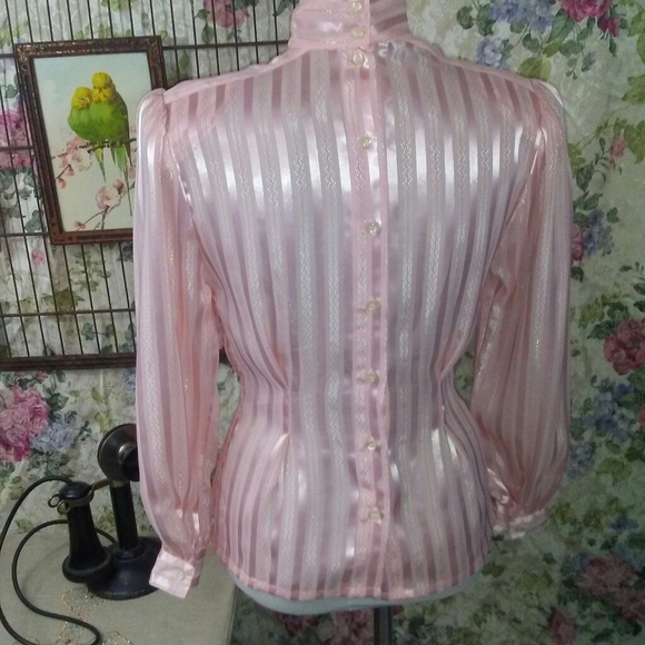 Ultra Feminine blouse - Picture 5 of 6